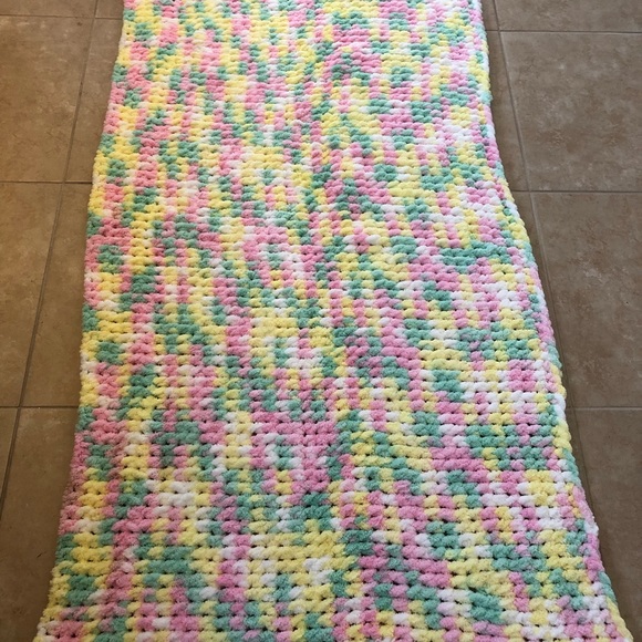 New HANDMADE croqueted Baby Blanket or Throw - Picture 3 of 3